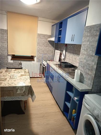 Apartament cu 3 camere decomandat în Nicolina