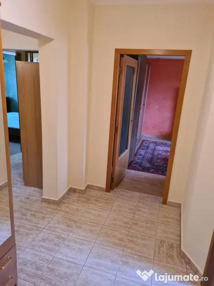 Apartament cu 3 camere decomandat în Vitan