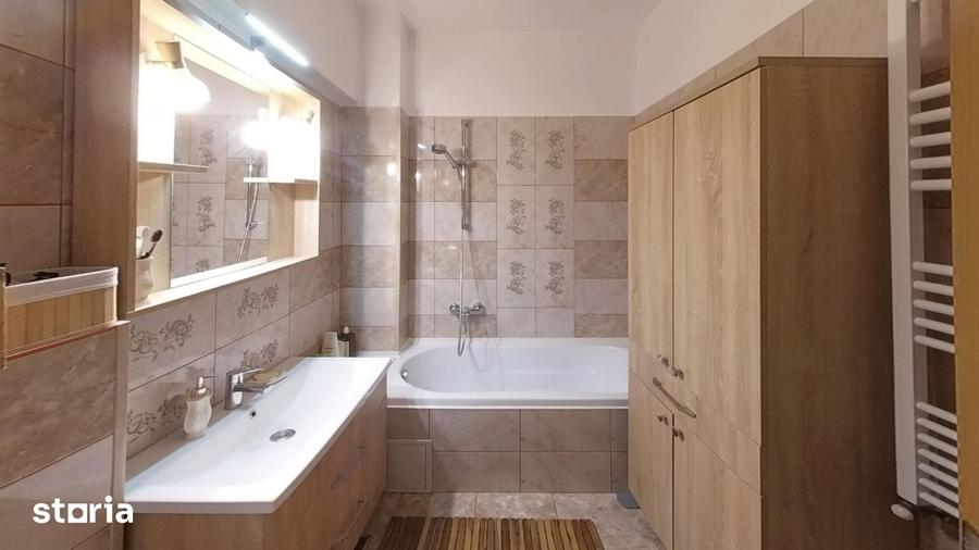 Apartament cu 4 camere decomandat în Central