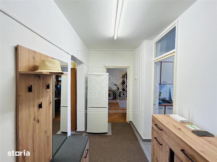 Apartament cu 3 camere decomandat în Terezian
