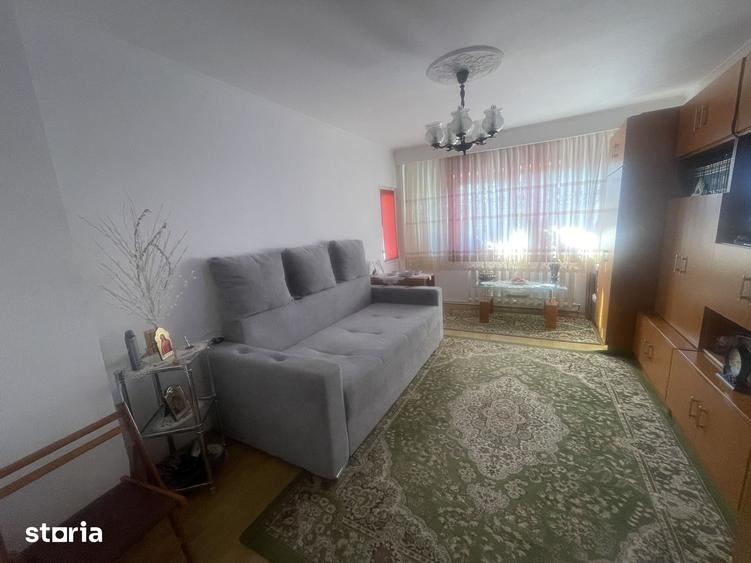 Apartament cu 3 camere decomandat în Sub Arini