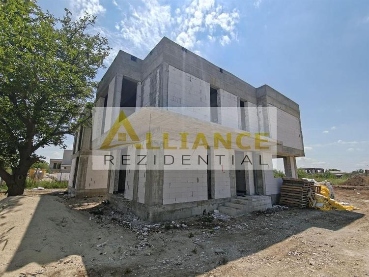 Casă individuală cu 5 camere cu Canalizare în Central