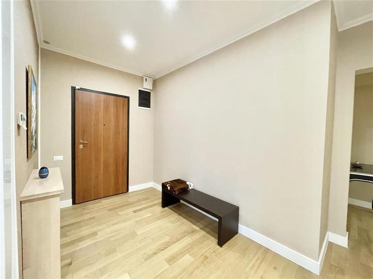 Apartament cu 4 camere decomandat, mobilat în Herăstrău