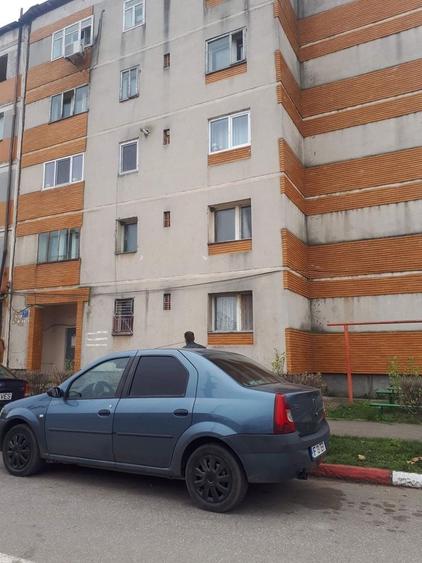 Apartament cu 4 camere decomandat în Exterior Vest
