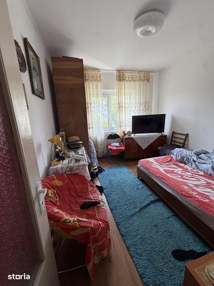 Apartament cu 3 camere decomandat în Calarași 4