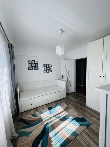 Apartament cu 3 camere decomandat, mobilat în Letea