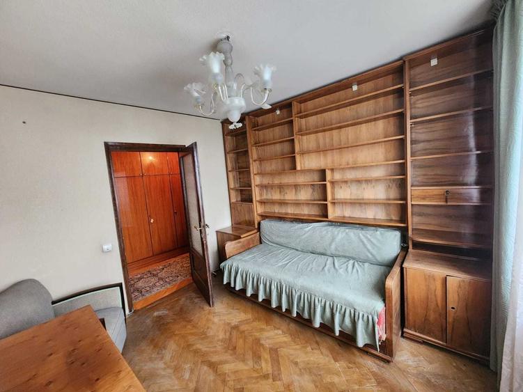 Apartament cu 3 camere semidecomandat în Gara de Nord
