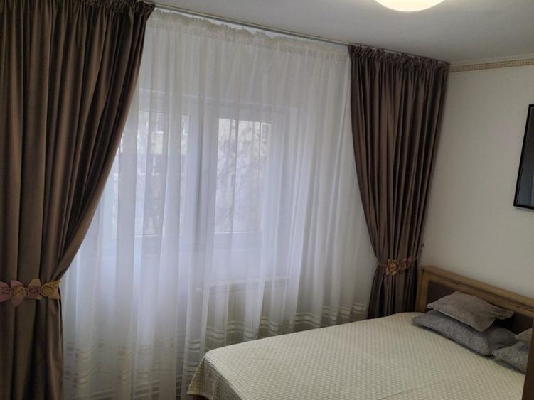 Apartament cu 3 camere decomandat, mobilat în Tei