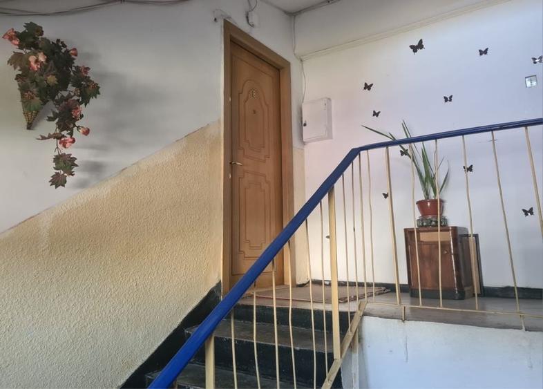 Apartament cu 4 camere decomandat în Schineni