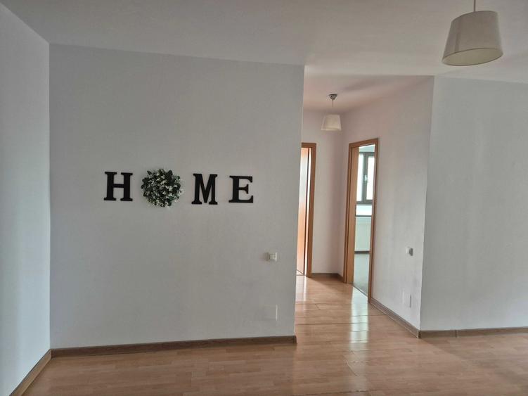 Apartament cu 3 camere semidecomandat în Doamna Ghica