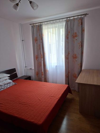 Apartament cu 3 camere decomandat în Berceni