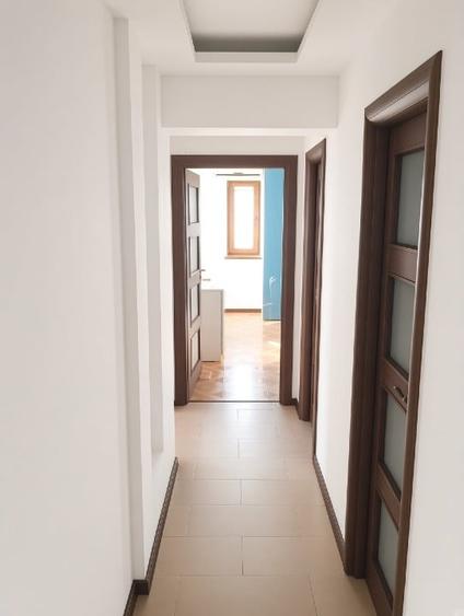 Apartament cu 3 camere decomandat, mobilat în Faleza Nord