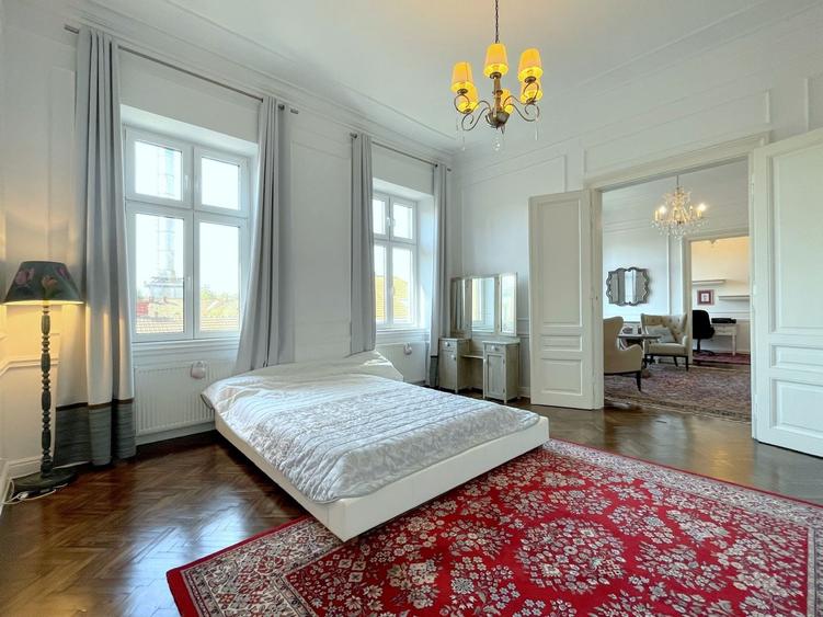 Apartament cu 3 camere semidecomandat, mobilat în Central
