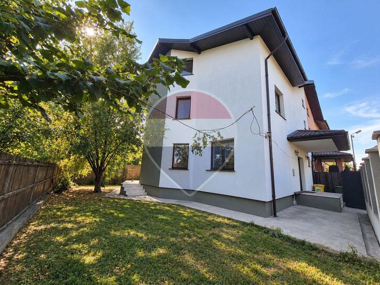 Duplex cu 5 camere cu Teren 300 Mp în Central