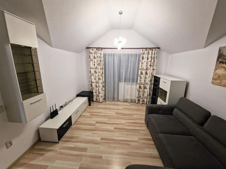 Apartament cu 2 camere decomandat în Strugurilor
