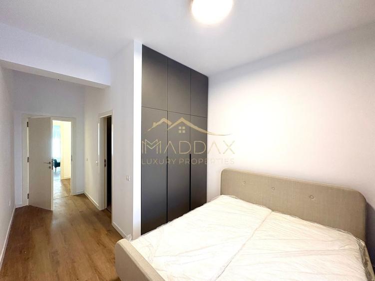 Apartament cu 3 camere semidecomandat, mobilat în Băneasa