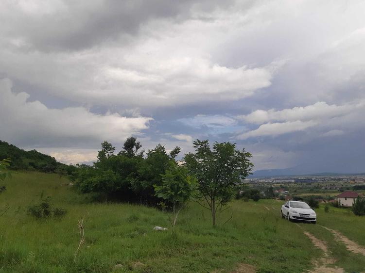 Teren de 10400 mp, în Lazaret