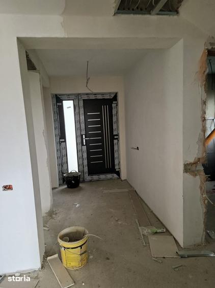 Casă cu 4 camere cu Teren 884 Mp în Moșoaia