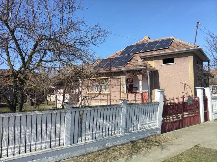 Casă cu 5 camere cu Teren 4000 Mp în Supur