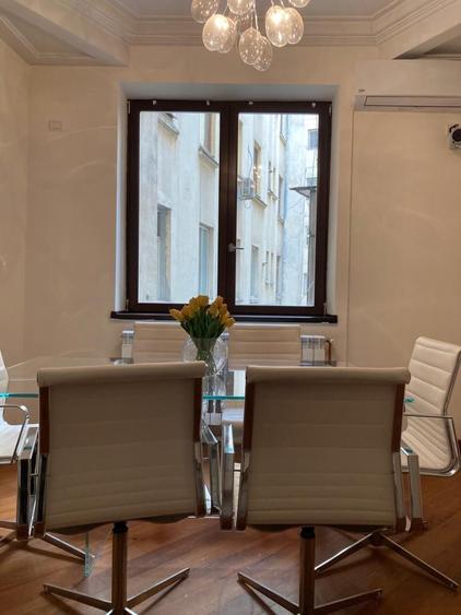 Apartament cu 6 camere decomandat în Calea Victoriei