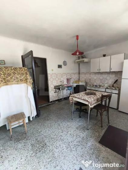 Casă cu 3 camere cu Teren 1400 Mp în Central