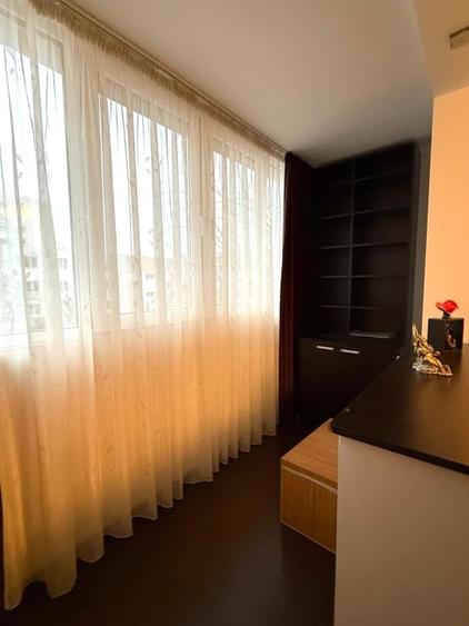 Apartament cu 3 camere decomandat, mobilat în Titan