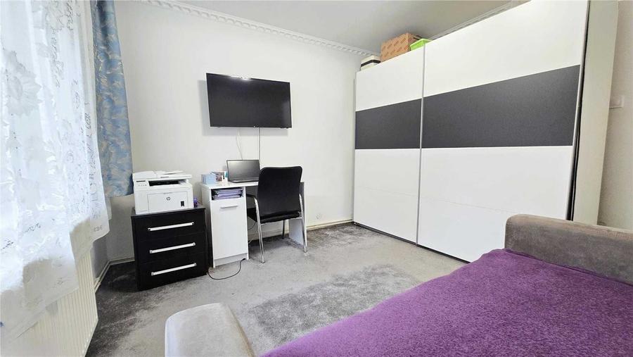 Apartament cu 3 camere decomandat în Micro 17