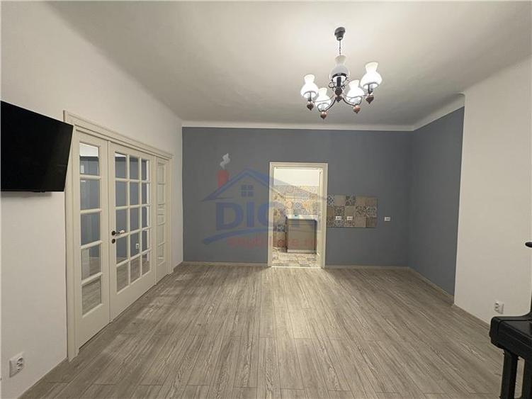 Apartament cu 3 camere semidecomandat în Universitate