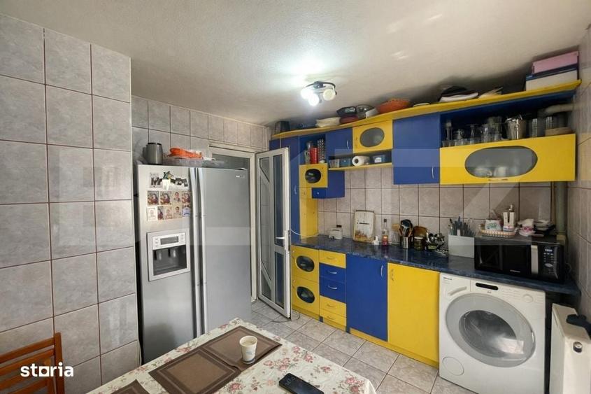 Apartament cu 3 camere semidecomandat, mobilat în Rovine