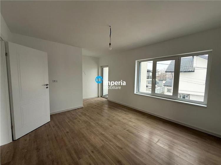 Duplex cu 4 camere cu Canalizare în Rediu