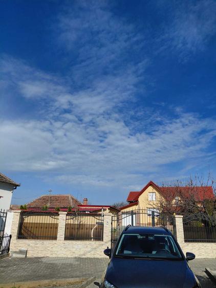 Casă cu 4 camere în Ghioroc
