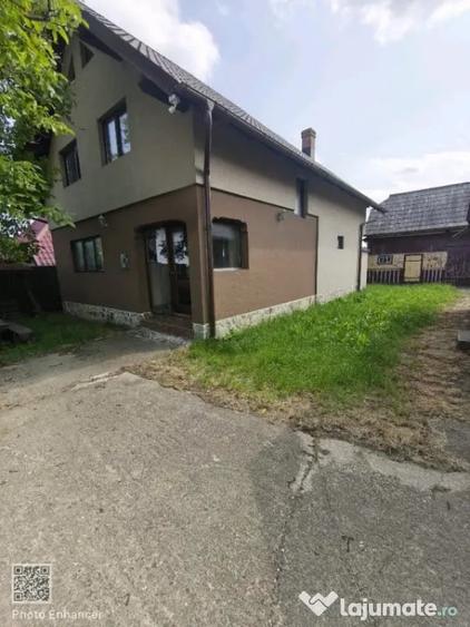 Casă cu 4 camere cu Teren 2600 Mp în Horodnic