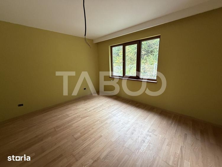 Casă cu 7 camere cu Teren 3194 Mp în Recea