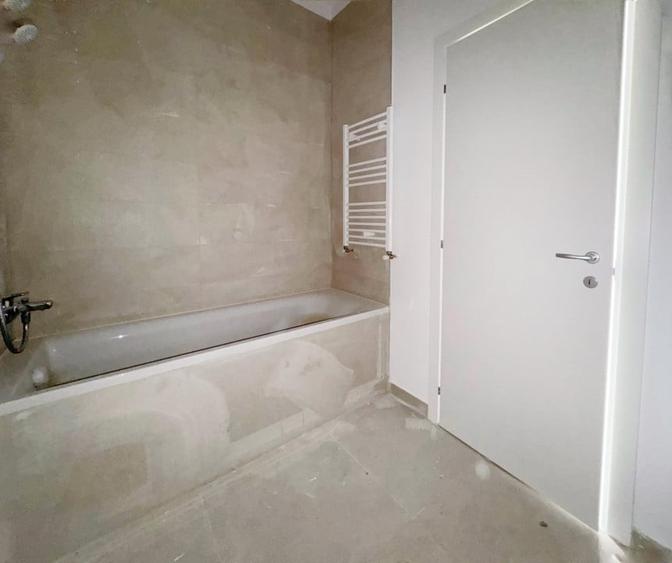 Penthouse cu 3 camere decomandat în Aradului