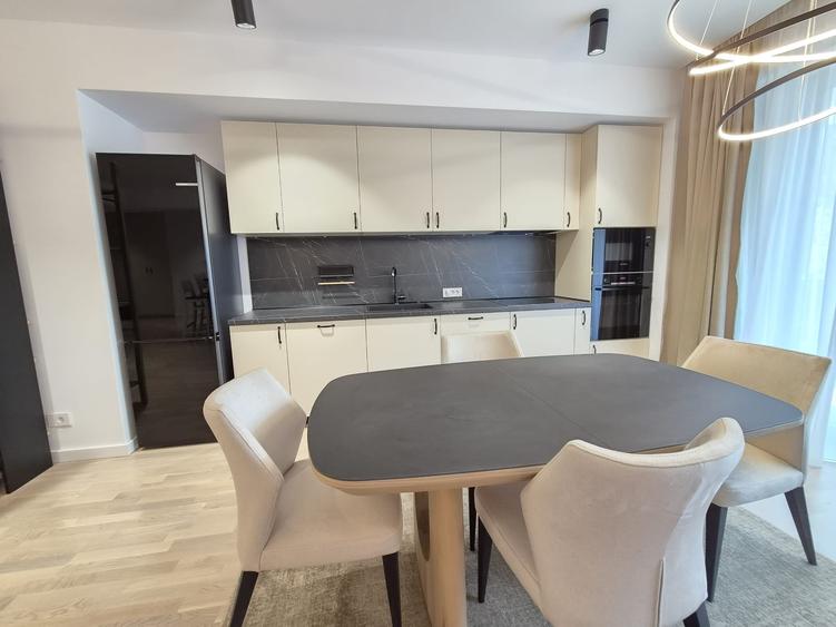 Apartament cu 4 camere decomandat în Iancu Nicolae