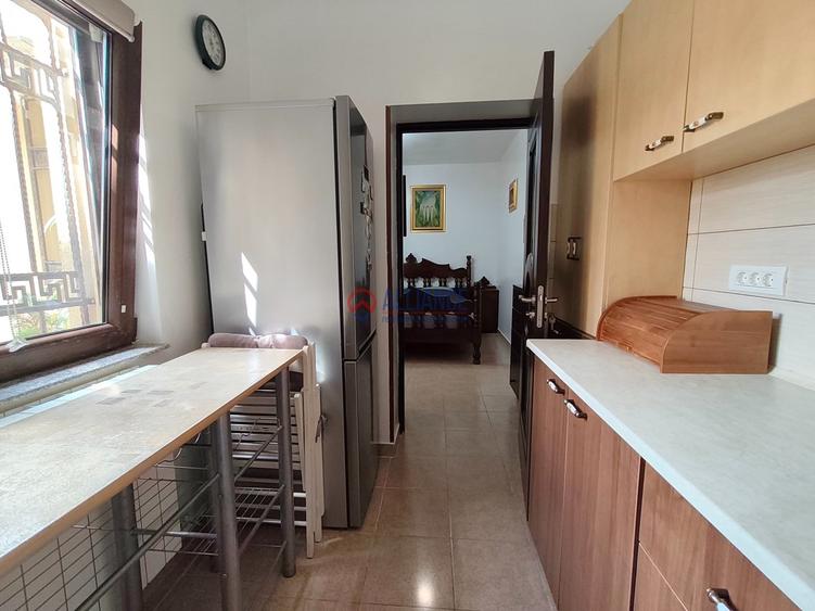 Garsonieră decomandată în Central