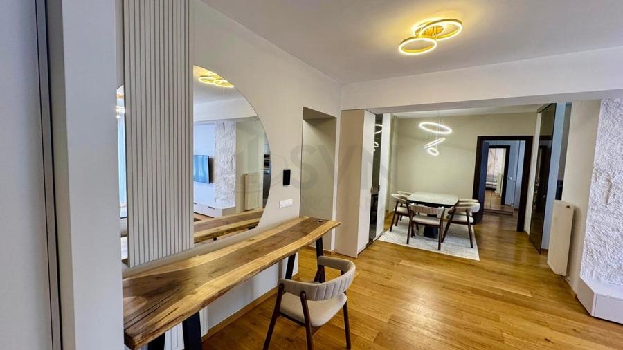 Apartament cu 3 camere semidecomandat, mobilat în Barbu Văcărescu