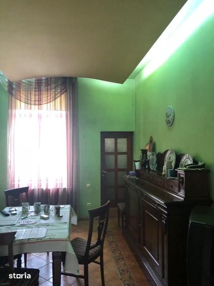 Casă cu 8 camere cu Teren 750 Mp în Central