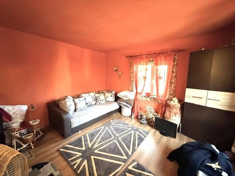 Casă cu 3 camere cu Teren 2296 Mp în Vlăduleni