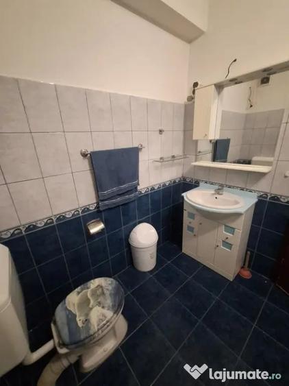 Apartament cu 3 camere semidecomandat în Vest