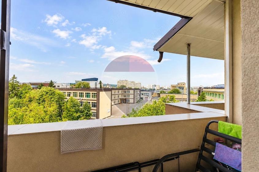 Apartament cu 3 camere decomandat în Filiași