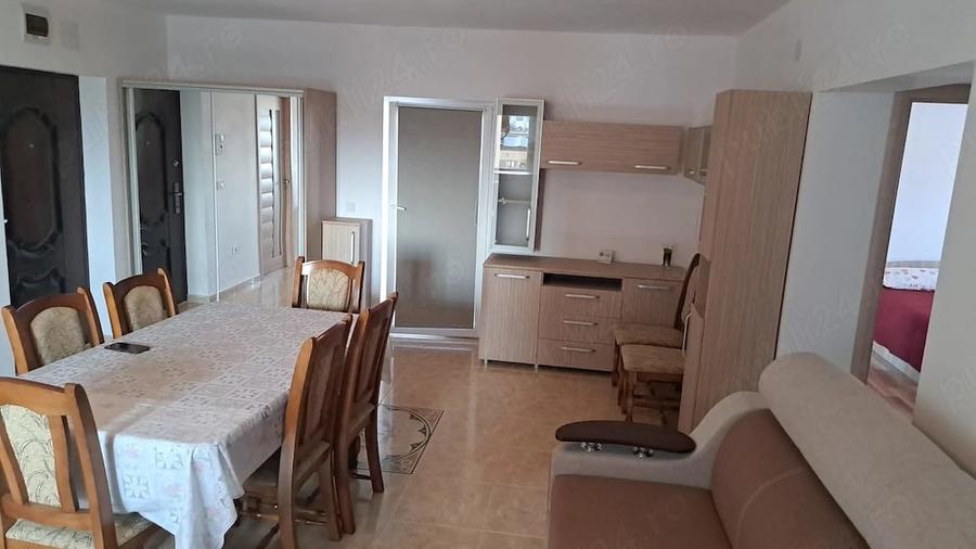 Apartament cu 3 camere decomandat în Exterior Vest