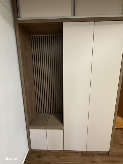 Apartament cu 4 camere semidecomandat, mobilat în Exterior Vest