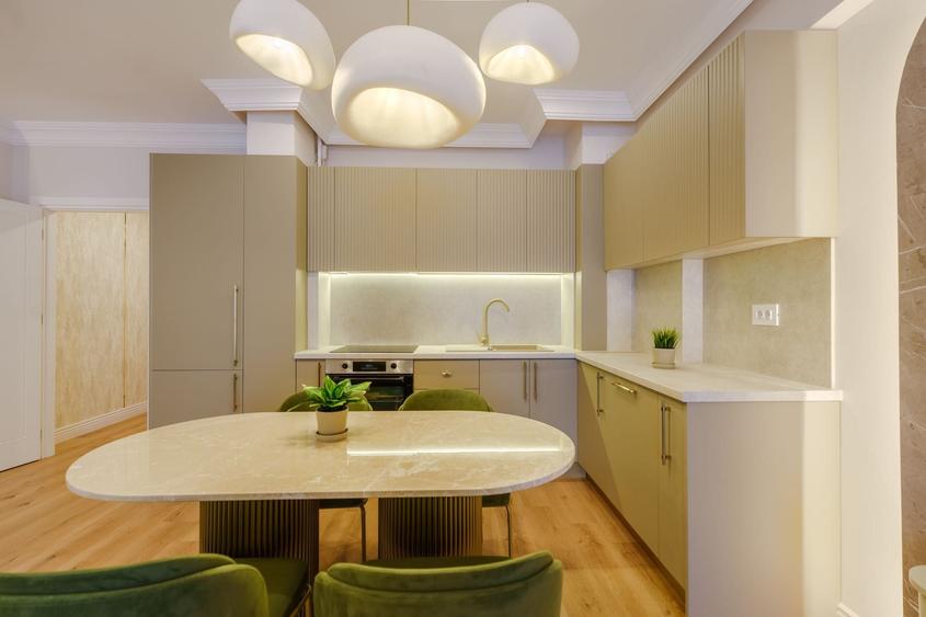 Apartament cu 2 camere decomandat în Central