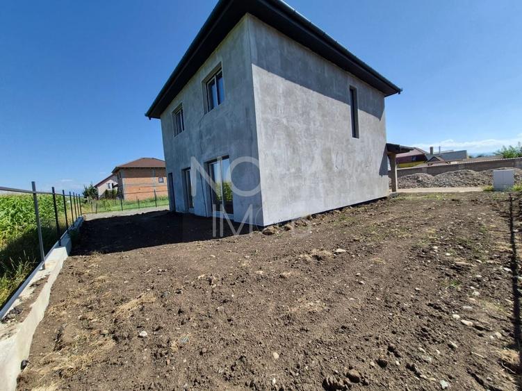 Casă individuală cu 4 camere cu Canalizare în Șura Mică