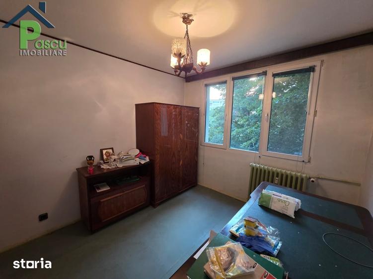 Apartament cu 3 camere semidecomandat în Giurgiului