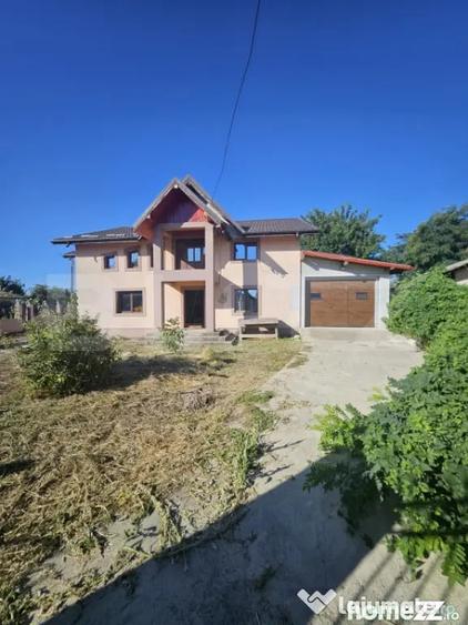 Casă cu 7 camere cu Teren 523 Mp în Central