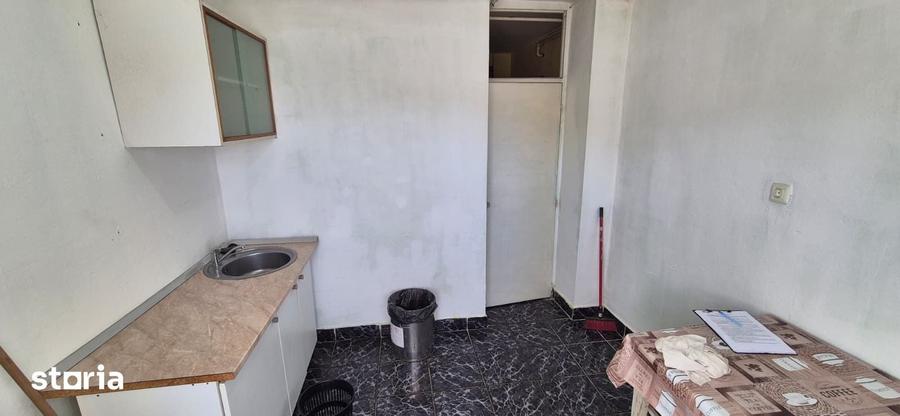 Apartament cu 3 camere decomandat în Alfa