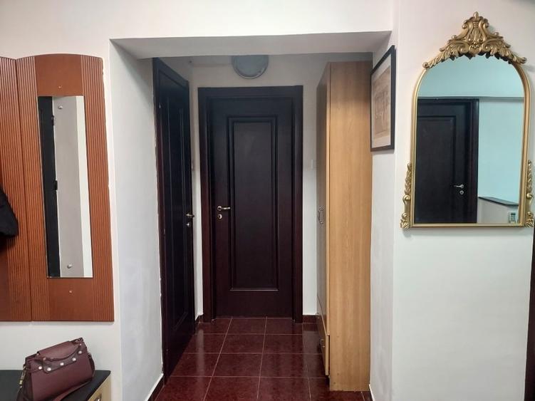 Apartament cu 3 camere decomandat în Decebal
