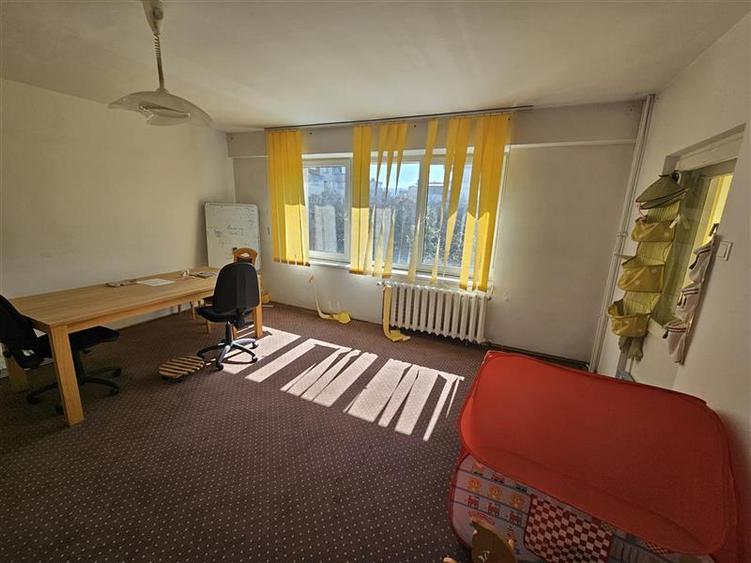 Apartament cu 3 camere semidecomandat, mobilat în Gheorgheni